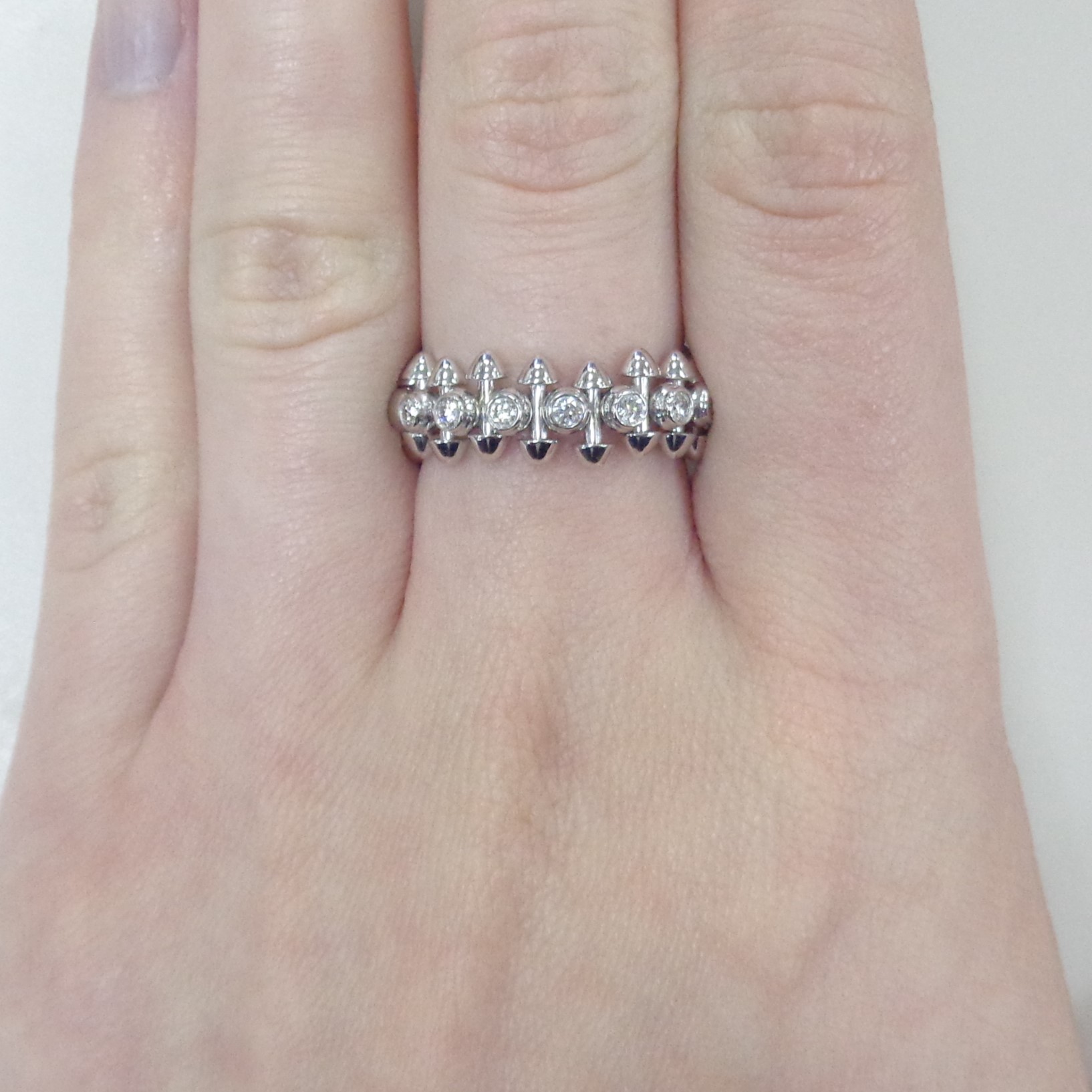 Кольцо из белого золота с бриллиантами